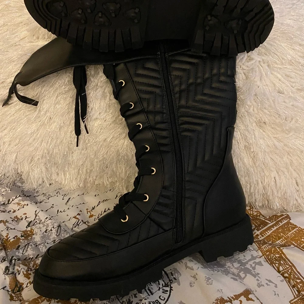 🖤BRAND NEW🖤 BLOCK HEELED BOOT - Picture 3 of 5